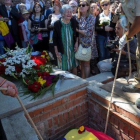 El entierro de Timoteo Mendieta, represaliado por el franquismo, después de la exhumación de su cuerpo de una fosa común.