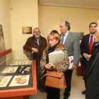 La comitiva visitó el Aula Arqueológica, ubicada en el Ayuntamiento
