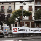 Pancarta colocada en el Ayuntamiento de Alsasua tras las detenciones por la agresión a dos guardias civiles.