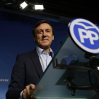 El portavoz del PP en el Congreso, Rafael Hernando, ayer, en rueda de prensa.