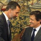 El Rey y Javier Fernández, este martes en el Palacio de la Zarzuela.