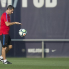 Valverde, en un entrenamiento del Barça en la ciudad deportiva.
