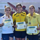 Raquel Carbajo en lo alto del podio tras imponerse en el Nacional de larga distancia. DL