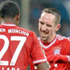 Ribéry celebra con Alaba (de espaldas) su segundo gol al Werder Bremen.
