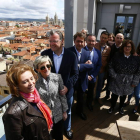 Silván, acompañado por miembros de la candidatura, presentó ayer su programa en la terraza del hotel Conde Luna.