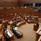 Vista general del pleno de las Cortes de Castilla y León durante el quinto debate