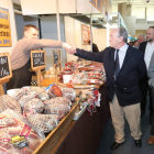 José Manuel Otero, Gerardo Álvarez Courel y Ángel Calvo recorrieron ayer el ferial. L. DE LA MATA