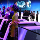 Azafatas en los accesos del Mobile World Congress para recibir a los 107.000 asistentes que pasaron por el congreso.