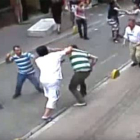 Un turista irlandés, posiblemente un boxeador, se pelea con decenas de personas en el barrio de Aksaray, Estambul.