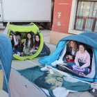 Seguidoras del músico, en plena acampada. SECUNDINO PÉREZ