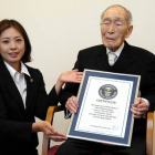 El japonés Sakari Momoi, hasta este domingo, el hombre más longevo del mundo.