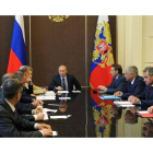 Putin, reunido con su consejo de seguridad, hoy, en Sochi.