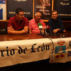 Juan Carlos Franco, Macías y Velasco, en la presentación. L. DE LA MATA