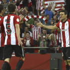 Sabin Merino y Eraso se acercan para celebrar con Aduriz uno de los tres goles que el delantero anotó frente al Barcelona.