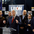 Silván presentó ayer la campaña acompañado de los representantes de las cofradías. MARCIANO PÉREZ
