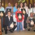 Los mejores deportistas posan con sus trofeos