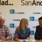 Los socialistas Miguel Álgel Flórez y María Eugenia Gancedo con su socio del PAL, Francisco Gómez.