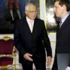 El presidente Vaclav Klaus recibe a Stanislav Gross para aceptar su dimisión