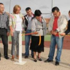 Momento en el que el alcalde y la directora provincial, junto a la concejala de Educación, entre otr