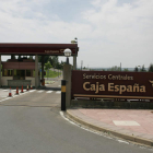 Imagen exterior de las instalaciones centrales de Caja España en el Alto del Portillo.