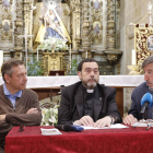 Máximo Cayón, Manuel Fláker y Gonzalo Cayón en el anuncio de los actos. RAMIRO
