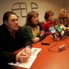 Varios miembros de la asociación durante la rueda de prensa de ayer