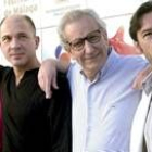 Jaime Chávarri, con los actores de su nueva película, «El año del diluvio»