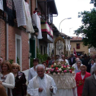 Un momento de la procesión de San Juan Evangelista en Veguellina de Órbigo.