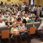 La imagen, tomada la semana pasada en Ponferrada, muestra a un grupo de bercianos reunidos por los casos de las preferentes.