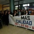 Los trabajadores del geriátrico trasladaron sus protestas hasta la sede de la Junta en Ponferrada