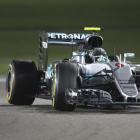 Nico Rosberg, en Abu Dabi, conduce hacia su título mundial.