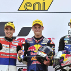 Alexis Maxbou, Sandro Cortese y el español Luis Salom, en el podio.