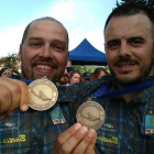 Luis Alfonso González y Rubén Santos Becerro con sus medallas de bronce logradas en el Europeo. DL