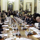 El director de Universidades de Castilla y León, Ángel de los Ríos (izq), en la reunión de ayer.