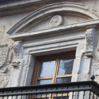 Detalle del palacio de los Quiñones de Luna, adaptado para uso residencial.