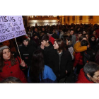 Medio millar de personas se manifestaron en León . RAMIRO