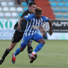 Matthieu está siendo uno de los destacados en la pretemporada de la Ponferradina. L. DE LA MATA