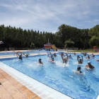 El recinto ferial, en La Bolenga, ha sido decorado con elementos de la producción de la cerveza, como lúpulo y cebada, y se completará con personal de organización, vigilantes y azafatas. Tanto la carpa oficial del Ayuntamiento como el escenario de actuac