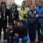 Colomo, Arcilla, Pinar, Noé y Jonás, con sus trofeos de campeones.