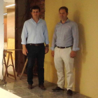 El alcalde y el concejal de Urbanismo, en la conexión del viejo y el nuevo edificio consistorial.
