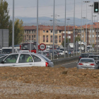 Una vista de tráfico sobre la intersección de la rotonda de la Granja, en la circunvalación de León pendiente de un proyecto de soterramiento. RAMIRO