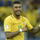 Paulinho, en un partido con la selección brasileña.