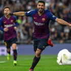 Luis Suárez marcó dos goles, el tercero lo hizo Varane en propia puerta, para llevar al Barcelona a una nueva final, a pesar de que el Madrid dominó en la primera parte. KIKO HUESCA