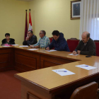 Imagen del pleno de ayer con los dos sitios libres por la ausencia de los concejales de VOX. MEDINA