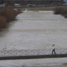 El cauce del Bernesga crece sin cesar desde el jueves.