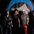 Imagen de los componentes de la banda mexicana DaPuntoBeat, que hoy actúan en León