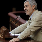 El diputado de IU, Gaspar Llamazares, durante su intervención en el Congreso.
