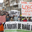 La Montaña de Riaño se manifestó el pasado abril contra la inclusión del lobo en el Lespre. MARCIANO PÉREZ
