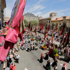 La plaza de San Marcelo, ayer tras el despliegue de los pendones en la conmemoración del Fuero. SECUNDINO PÉREZ