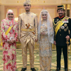 Hajah Hafizah y Pengiran Haji durante el enlace.